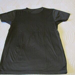 𝅺UNIQLO T-Shirt